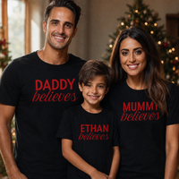 PERSONALISIERTE Weihnachtsglauben – Passende Weihnachtsoberteile für die ganze Familie – Erwachsene, Kinder und Babys – (Separat erhältlich)