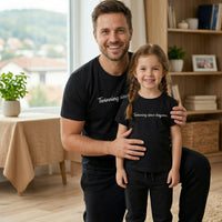 Twinning seit dem ersten Tag – Passendes Loungewear-Joggingset