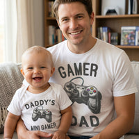 Daddy's Mini Gamer &amp; Gamer Dad – Baby-/Kinder-T-Shirt &amp; Herren-T-Shirt – (separat erhältlich)