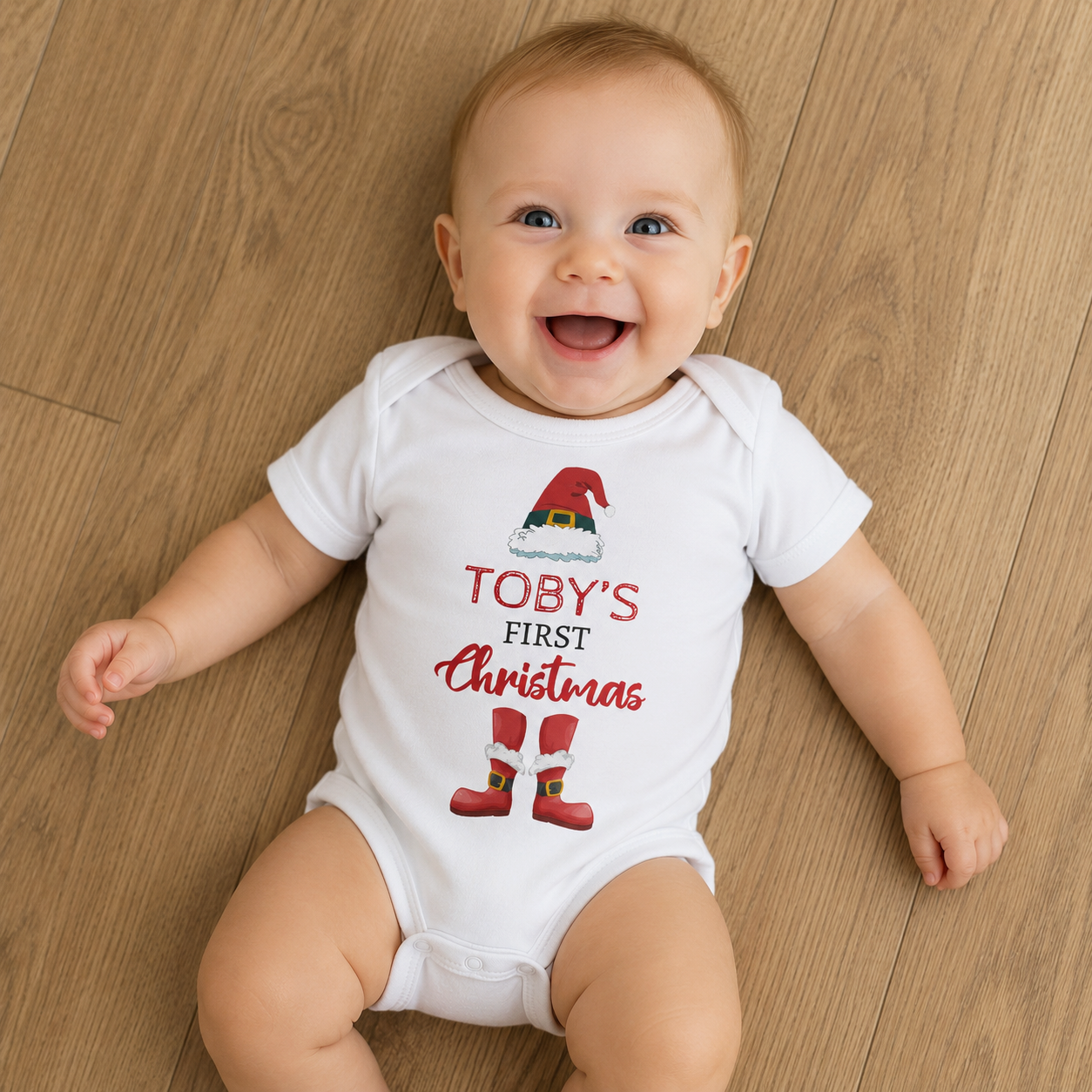 PERSONALISIERTES erstes Weihnachten mit Weihnachtsmannmütze und Stiefeln – Baby-Body und Baby-T-Shirt 