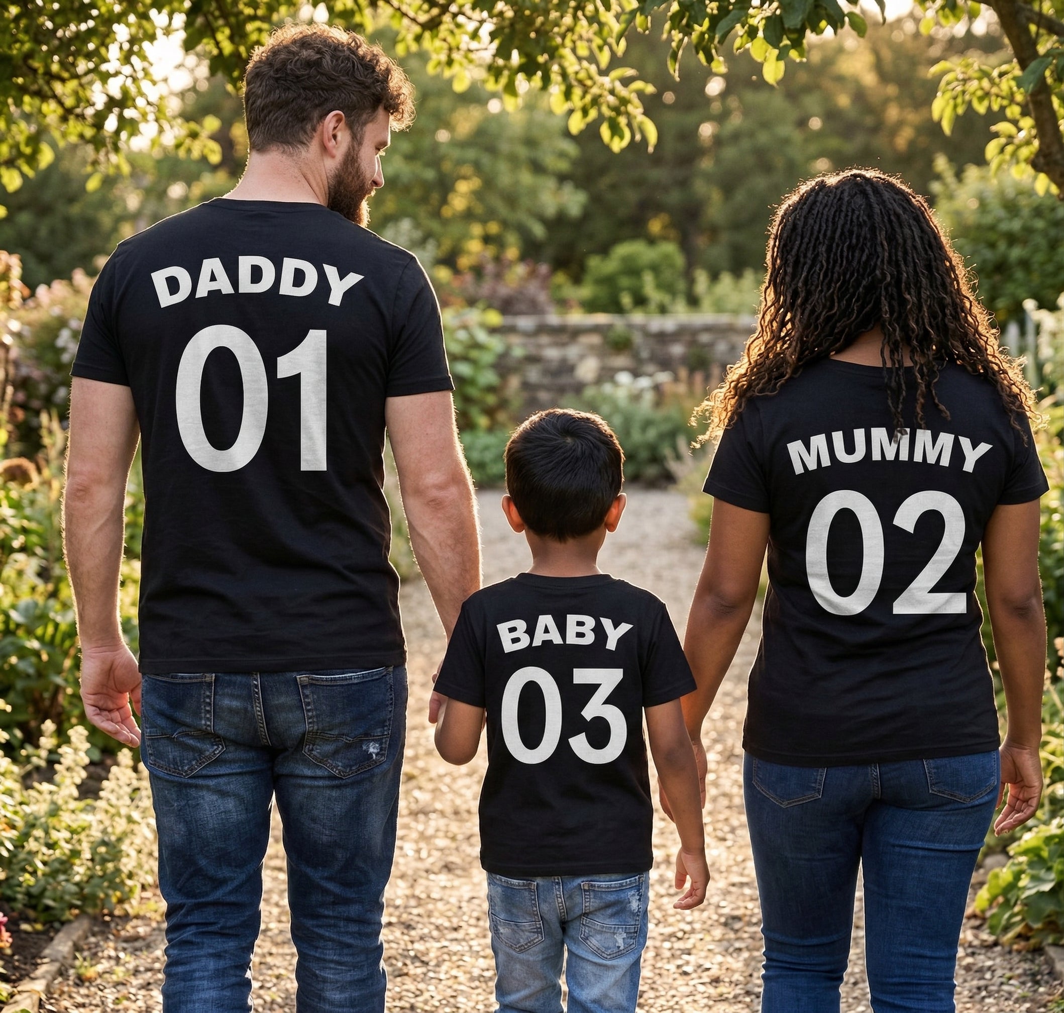 Papa 01, Mama 02 &amp; Baby 03 – Passend für die ganze Familie – Passende Oberteile für die ganze Familie – (Separat erhältlich)