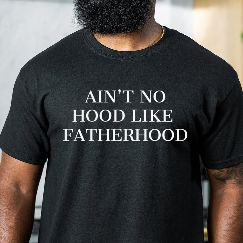 Ain't No Hood Like Fatherhood - Mens T-Shirt - Dads T-Shirt